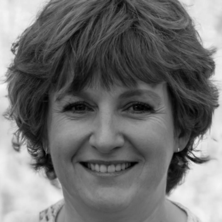 Sarah Mitchell - Lead Financial Educator
